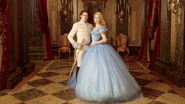 Popelka (Lily James) s princem (Richard Madden) na královském zámku. FOTO: HD Wallpapers