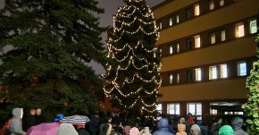Rozsvěcení vánočního stromu MUP oslavilo 20 let Školy bez bariér