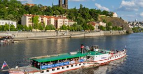 Flotila Metropolitní univerzity Praha brázdila vody Vltavy