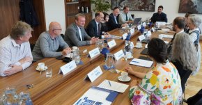 Na Metropolitní univerzitě Praha proběhla on-site visit Mezinárodního evaluačního panelu