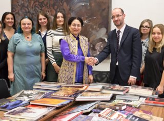 India’s Ambassador Gifted 100 Books to MUP