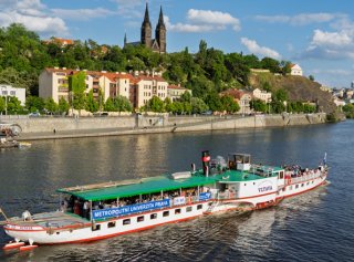 Flotila Metropolitní univerzity Praha brázdila vody Vltavy