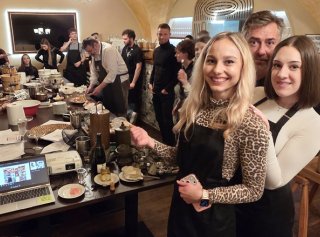 Studenti MUP vyráběli zmrzlinu podle receptů našich předků